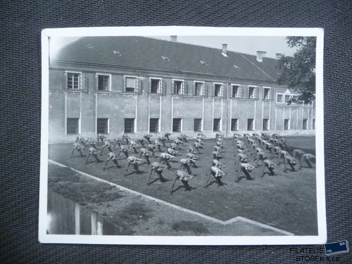 Vojenské pohlednice - Německo - Kasárna - Rozcvička
